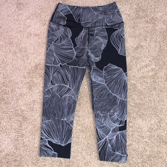 The North Face Pants - Women’s The North Face Gray Patterned Capri Leggings Medium